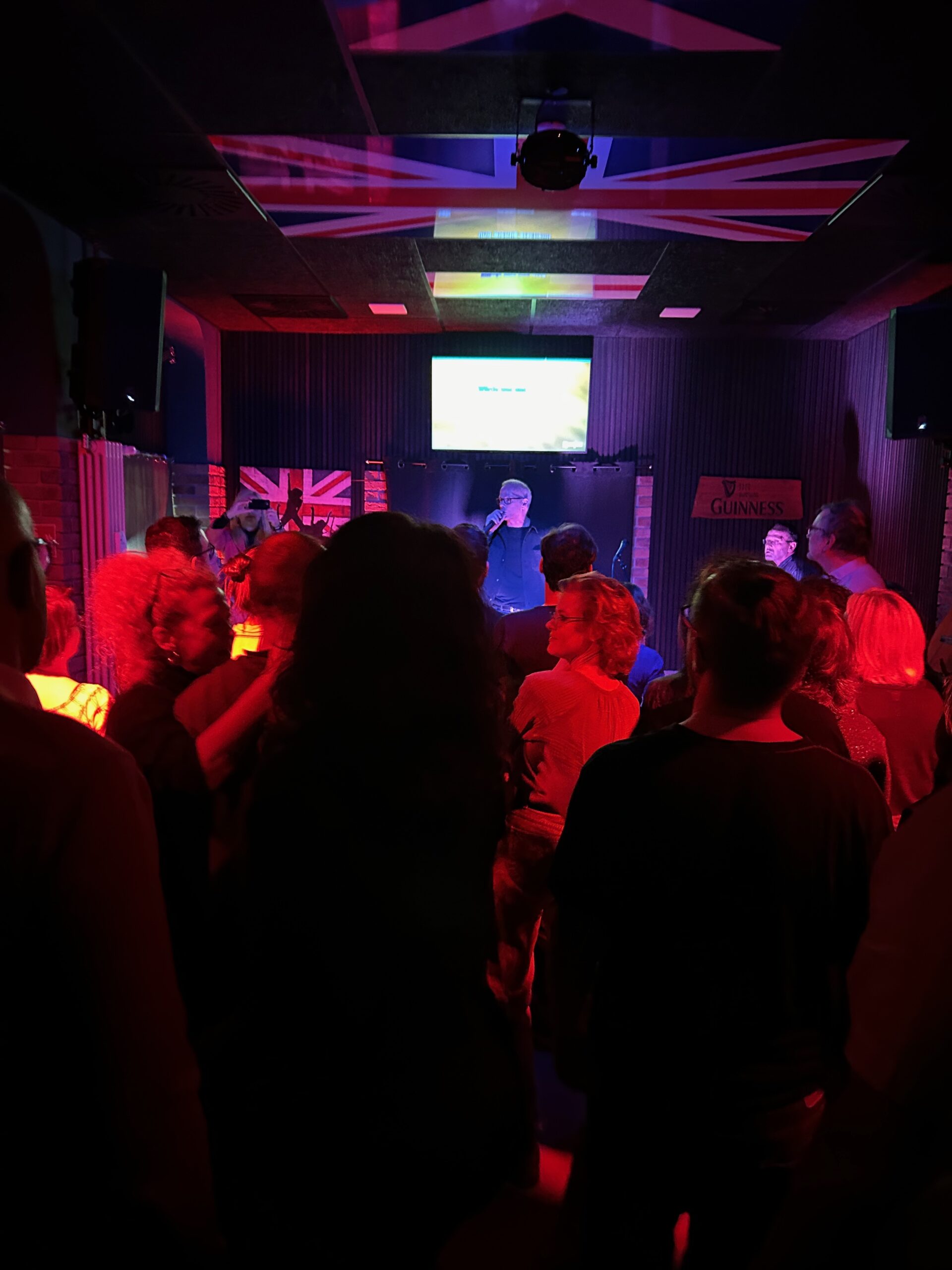 Karaoke im Brit-Pub