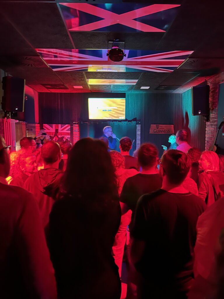 Karaoke im Brit-Pub